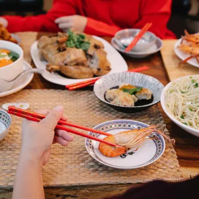 Chinesisches Essen auf dem Tisch